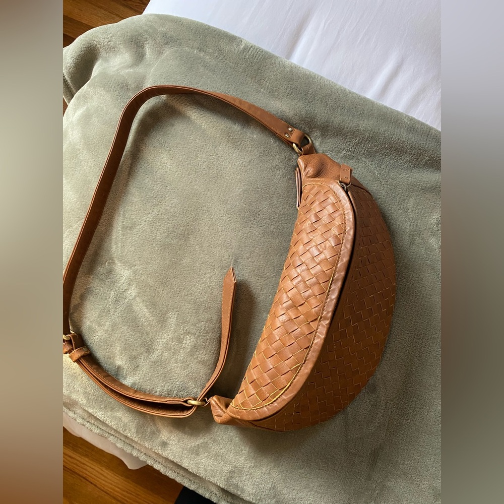 Mandrn Atlas woven tan leather sling crossbody bag